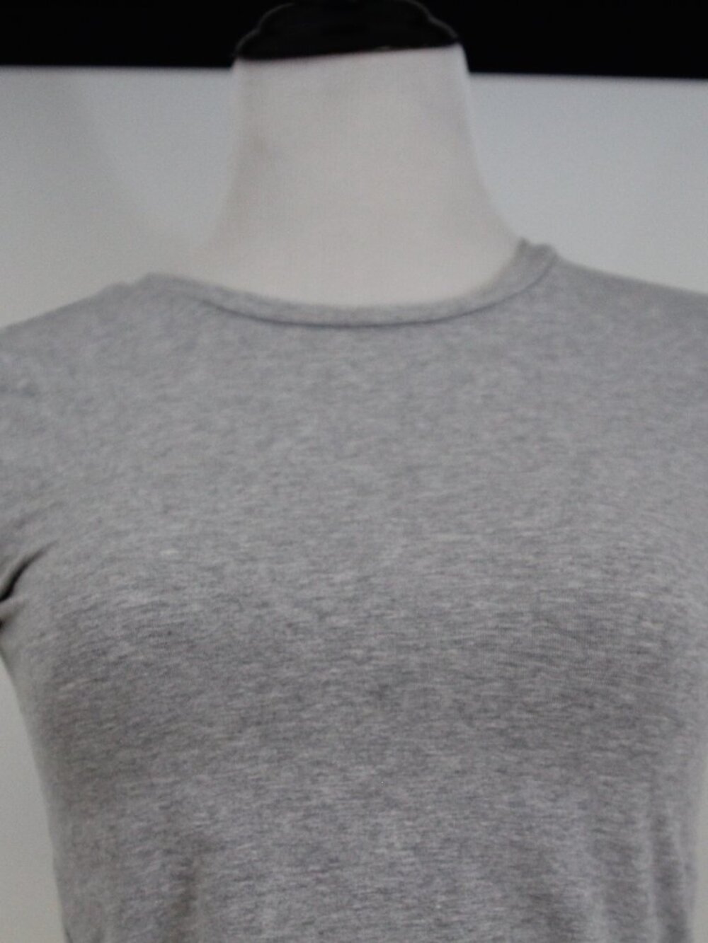 Aritzia TNA Heather Gray Fitted Crew Neck Tee Stretch Basic Baby T-Shirt Small - Picture 5 of 6